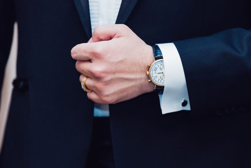 Cómo reconocer un reloj Tommy Hilfiger original 4 verificar un reloj