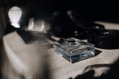 Guía esencial para elegir y comprar perfumes para hombres