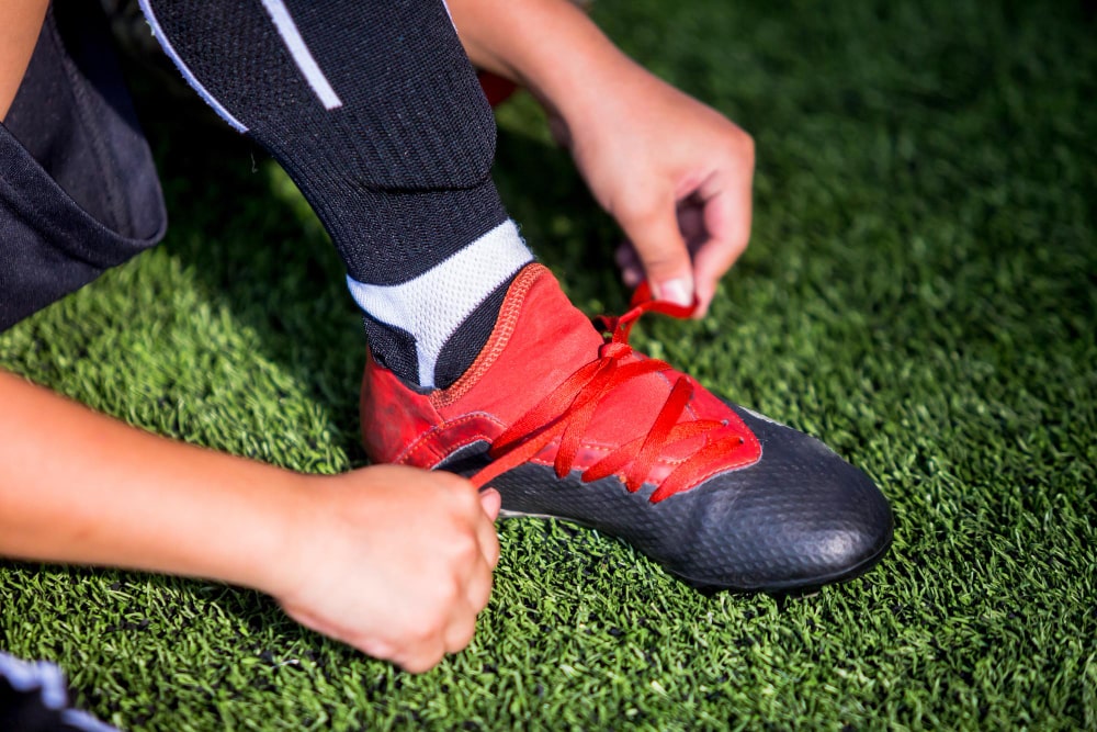 Botines para niños que combinan comodidad, resistencia y rendimiento en cada entrenamiento 4 Rendimiento y agarre
