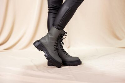 Ideas de outfit con botas Dr Martens mujer para cualquier ocasión