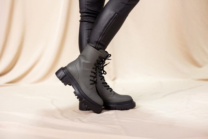 Ideas de outfit con botas Dr Martens mujer para cualquier ocasión 3 botas Dr Martens mujer