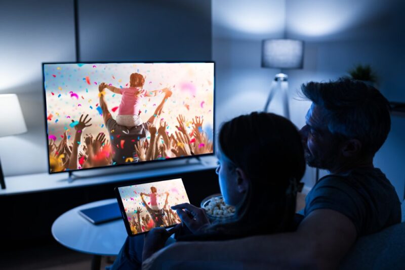 Estilo y confort: 5 ideas creativas para instalar tu TV en la pared 3 TV en la pared