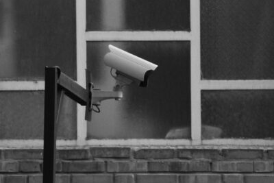 CCámara WiFi o cámara PoE: qué cambia en instalación y estabilidad