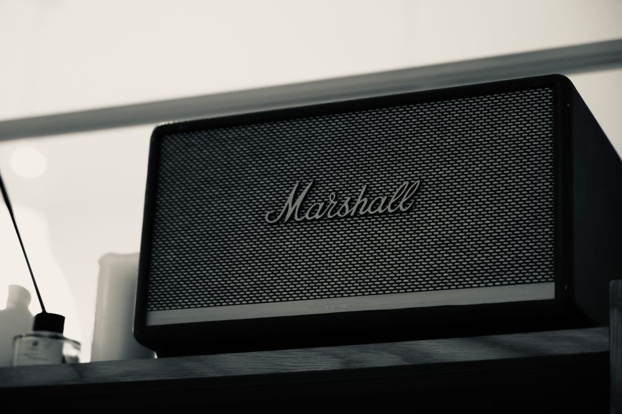 ¿Qué es la potencia RMS y por qué es clave en equipos de audio? 7 Altavoz Bluetooth Marshall para audio RMS