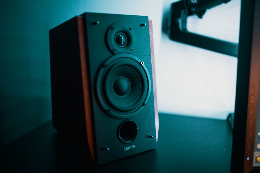 Cómo elegir bocinas y sistemas de audio para tu hogar 6 Bocina activa contemporánea para audio